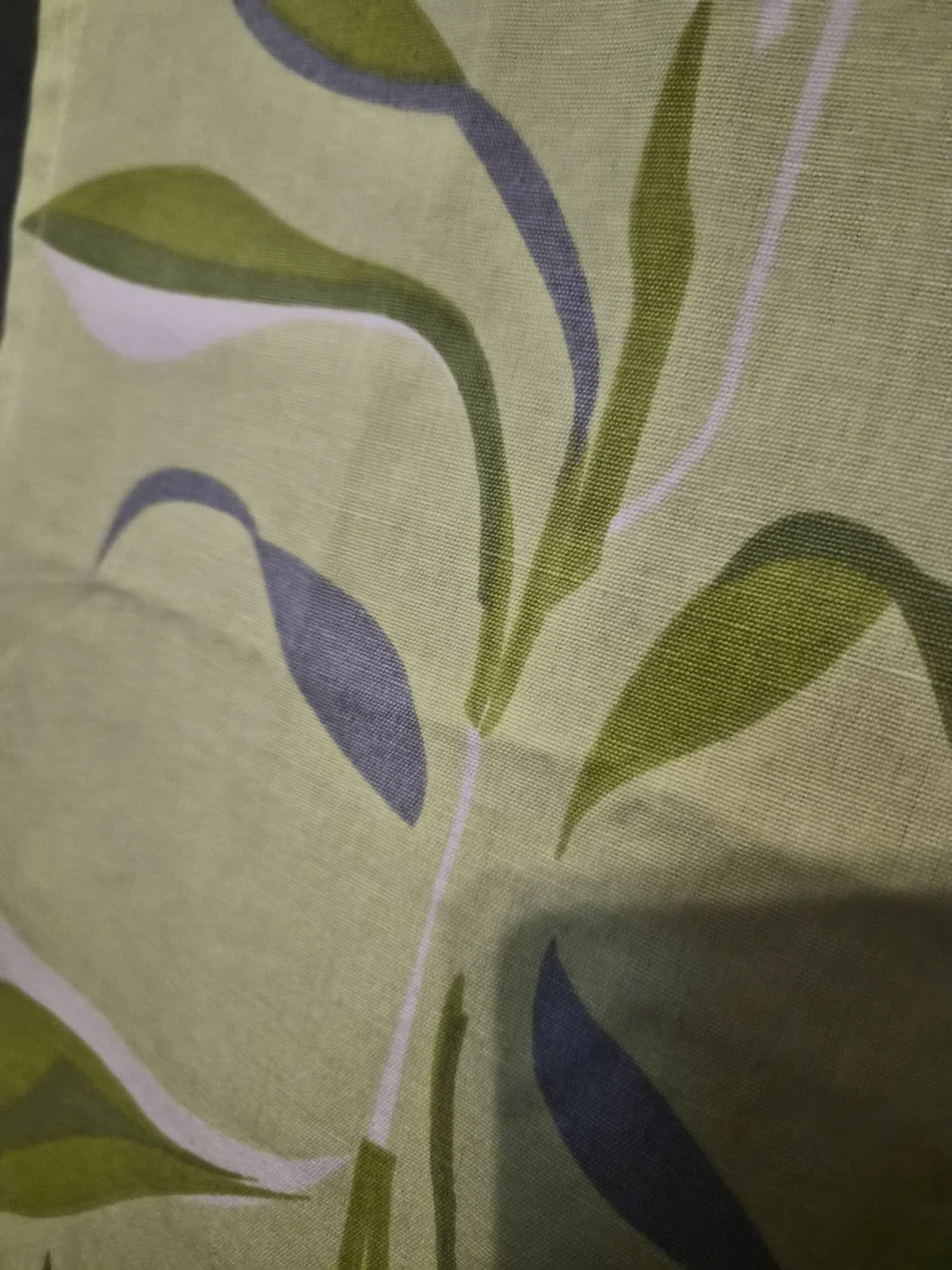 Floral Tabel Runner - Lightweight Botanical Design